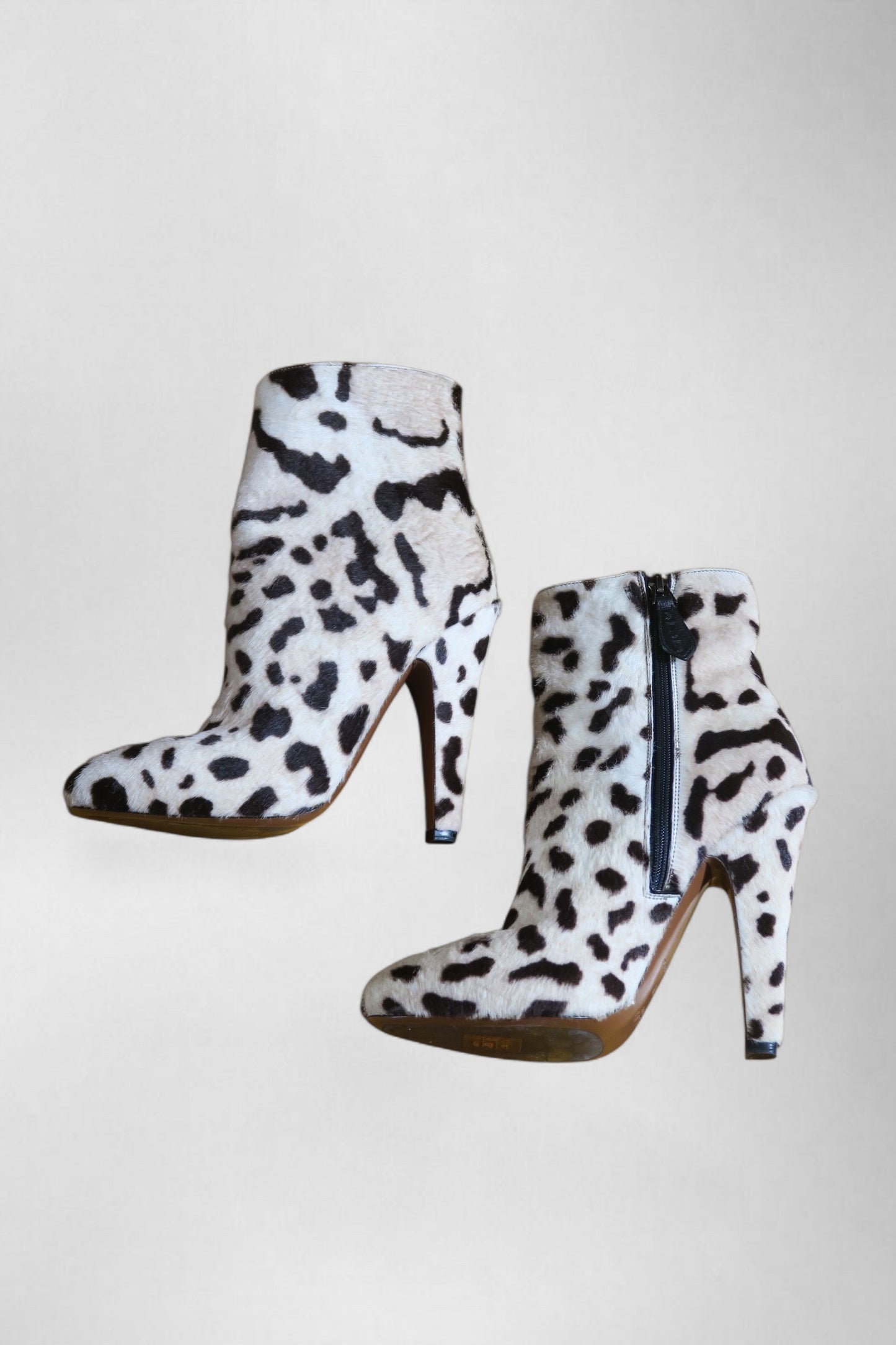 Alaia ponyhair zebra boots