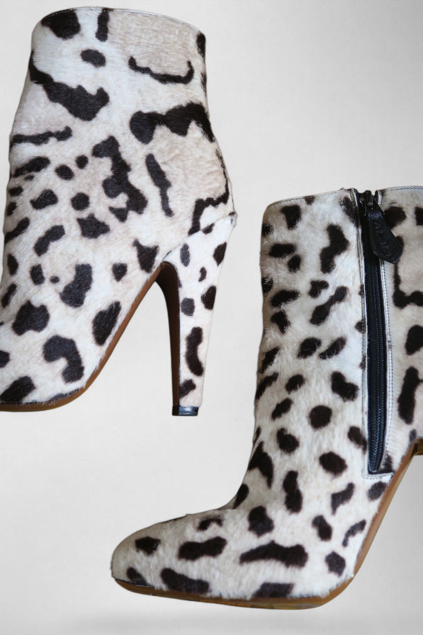 Alaia ponyhair zebra boots