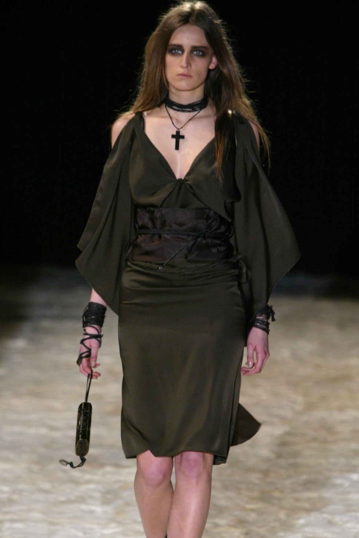 Gucci 2002 runway carved wooded clutch