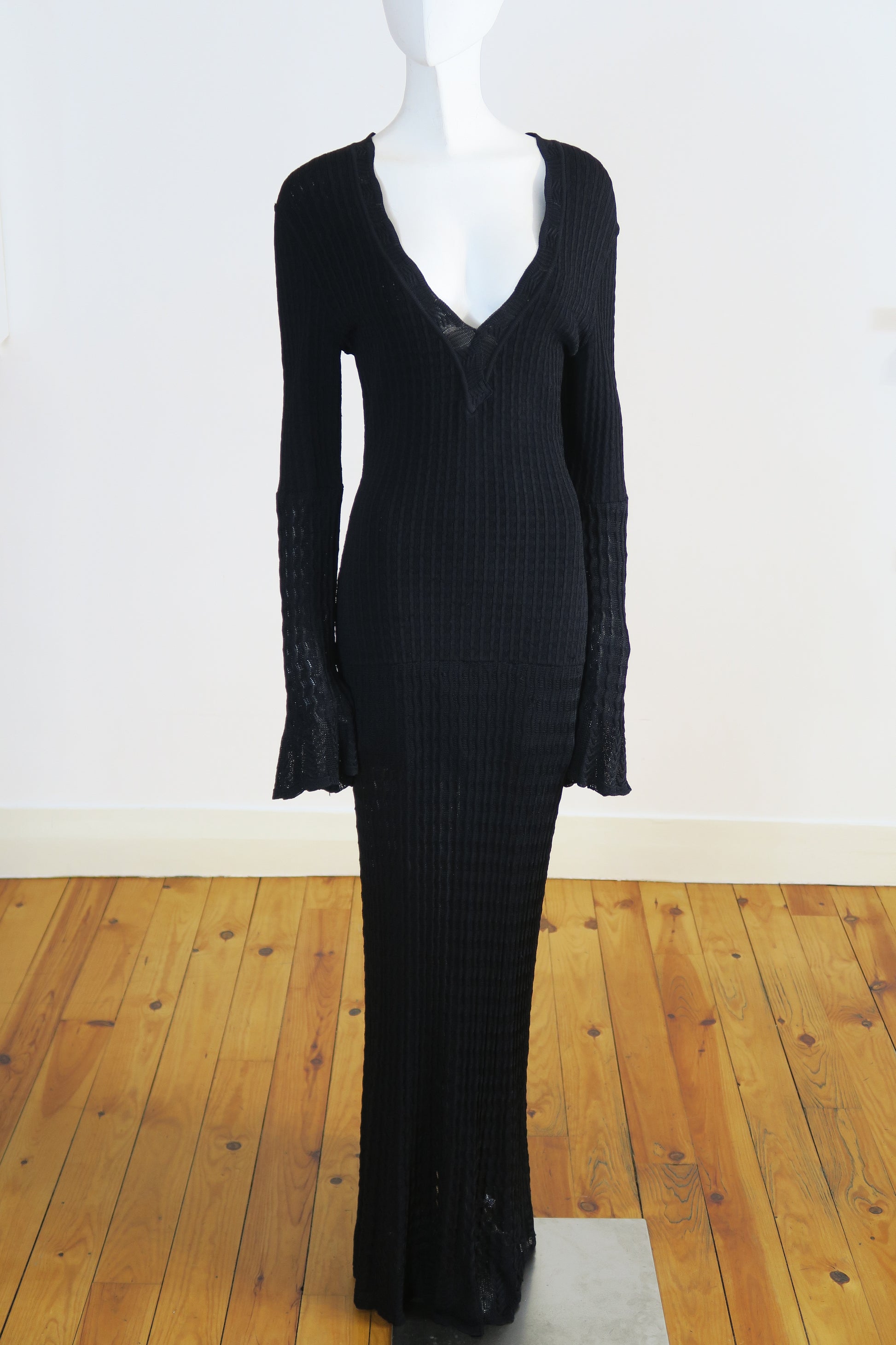Alaia maxi long sleeve dress yourgarmentz Alaia maxi long sleeve dress yourgarmentz