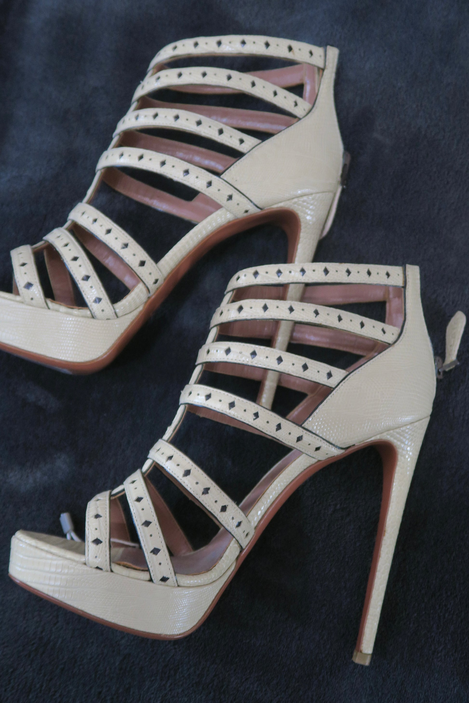 Alaia sculptural heels off white