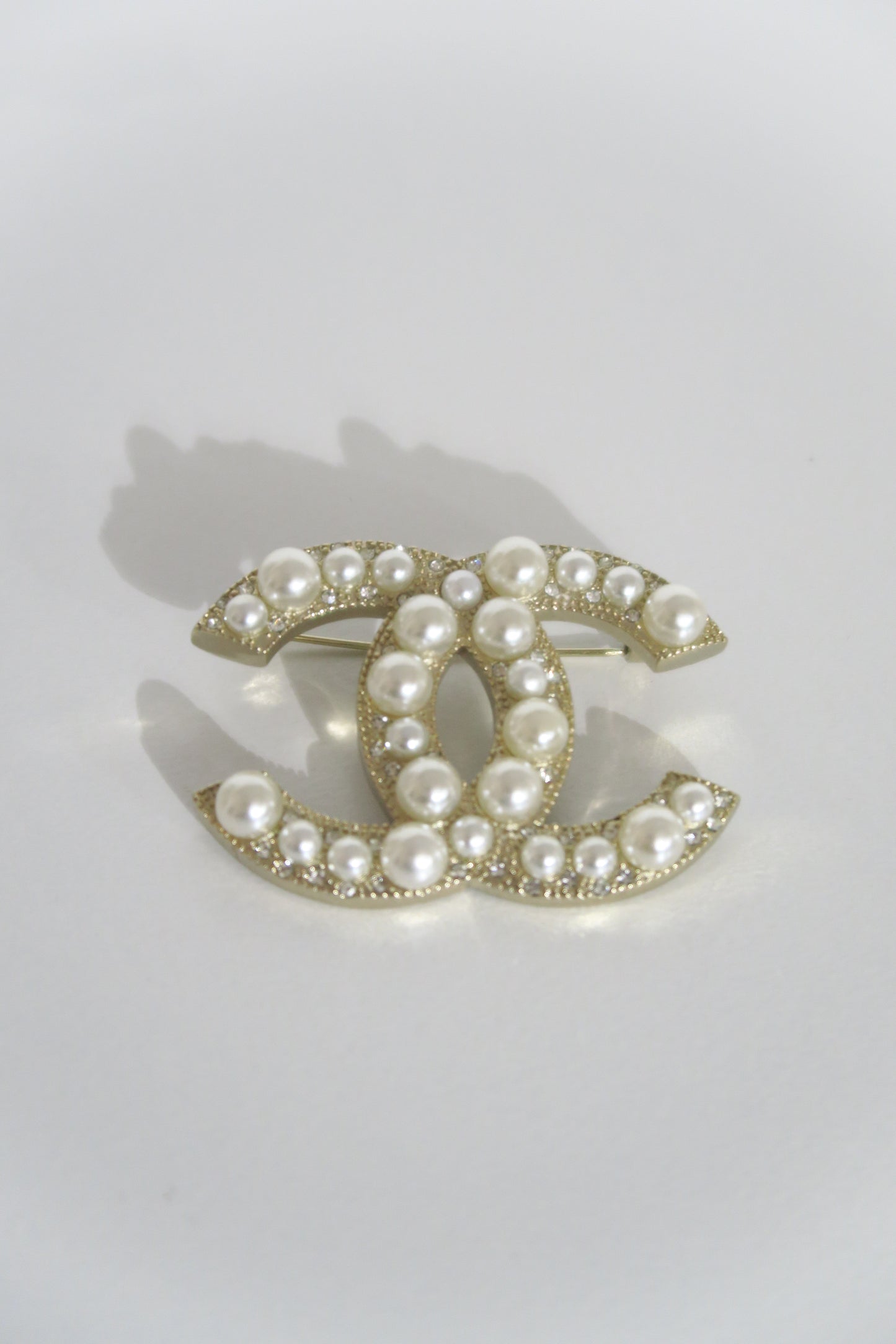 Chanel broch