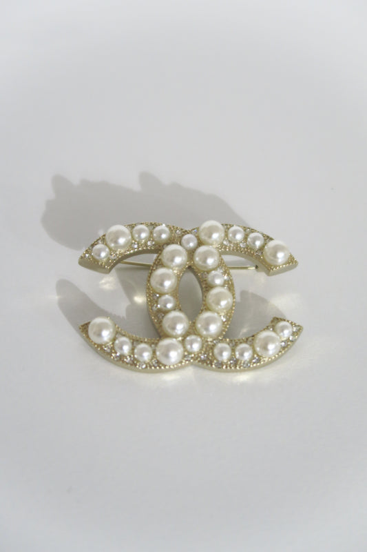 Chanel broch