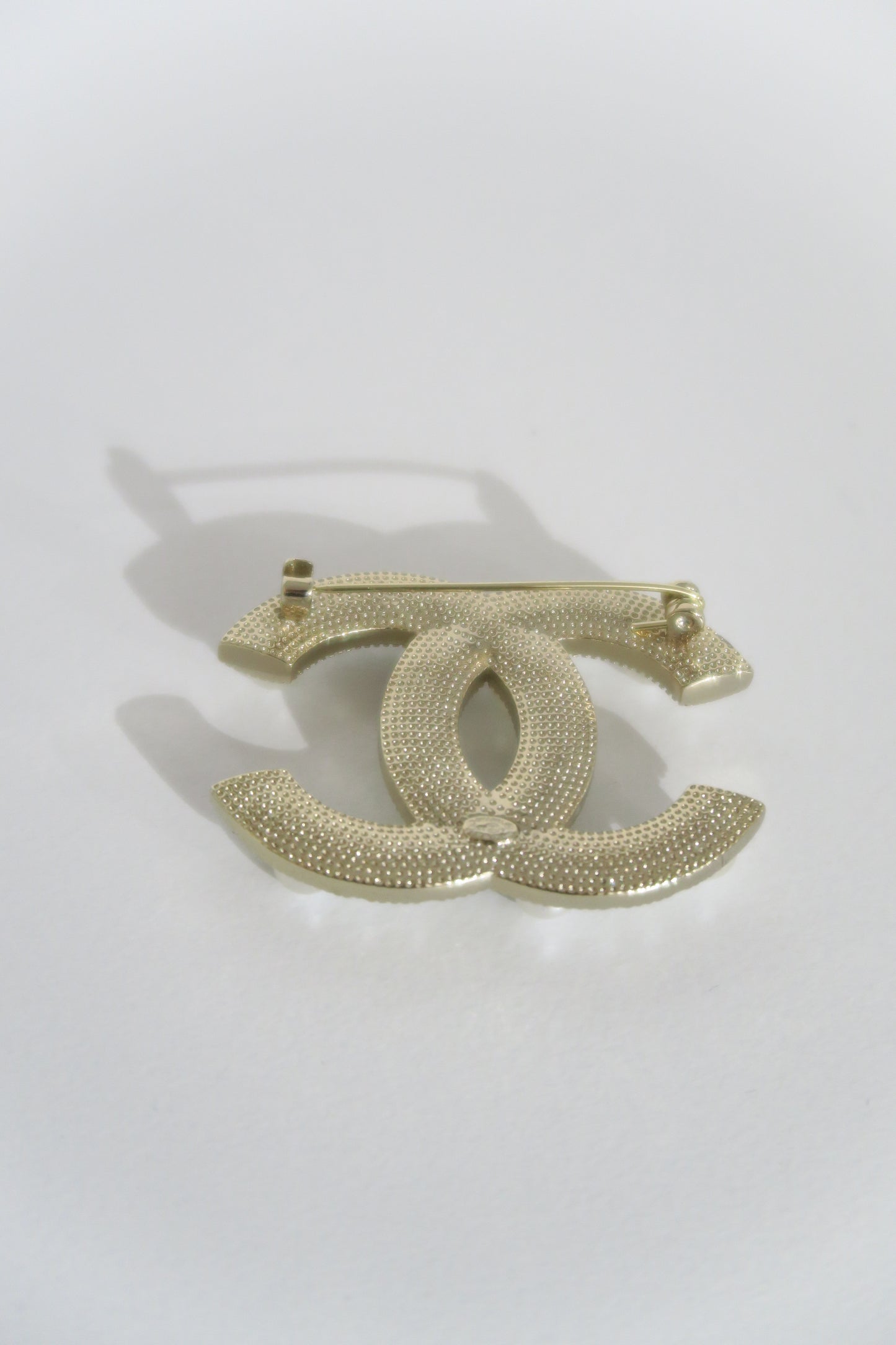 Chanel broch