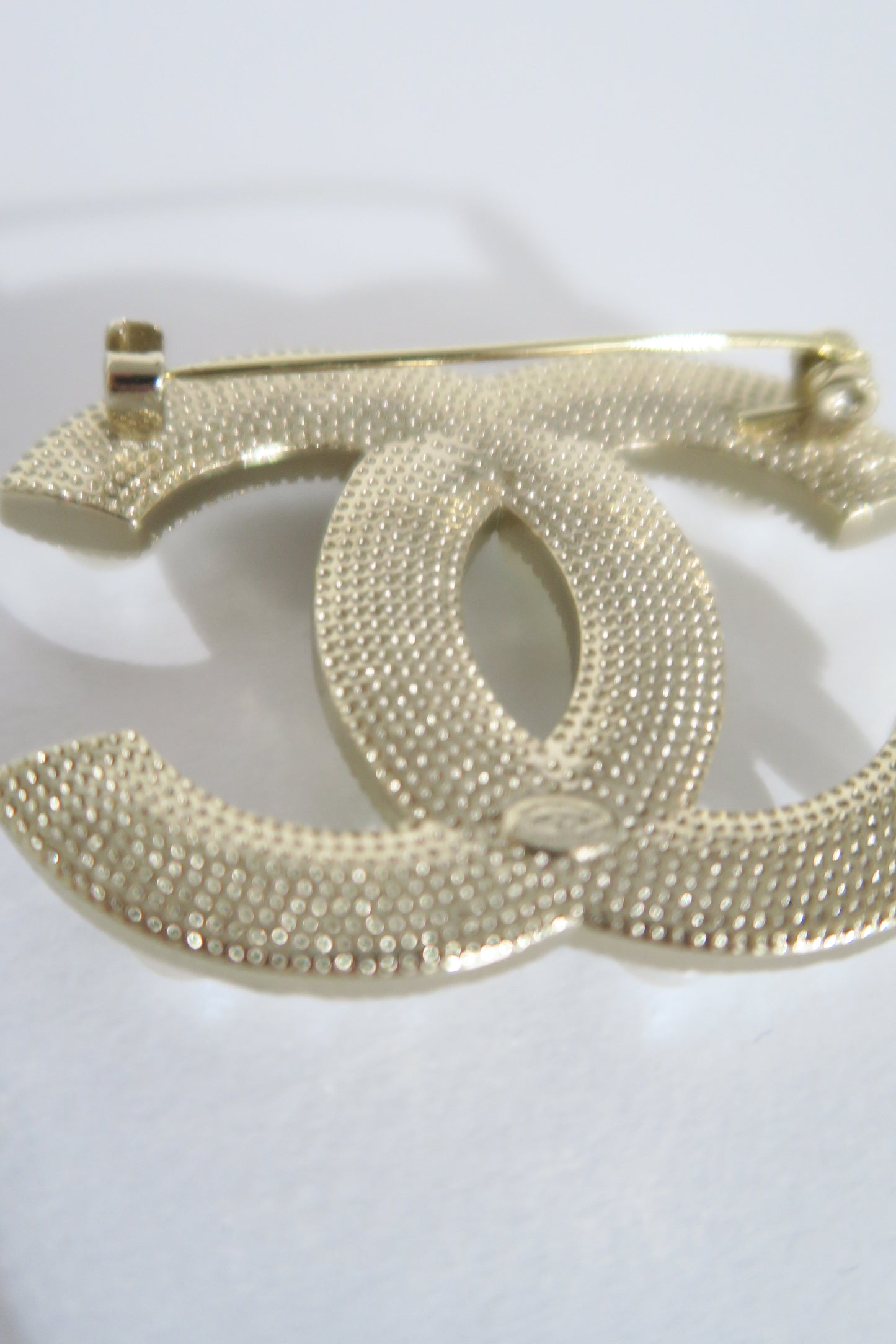 Chanel broch
