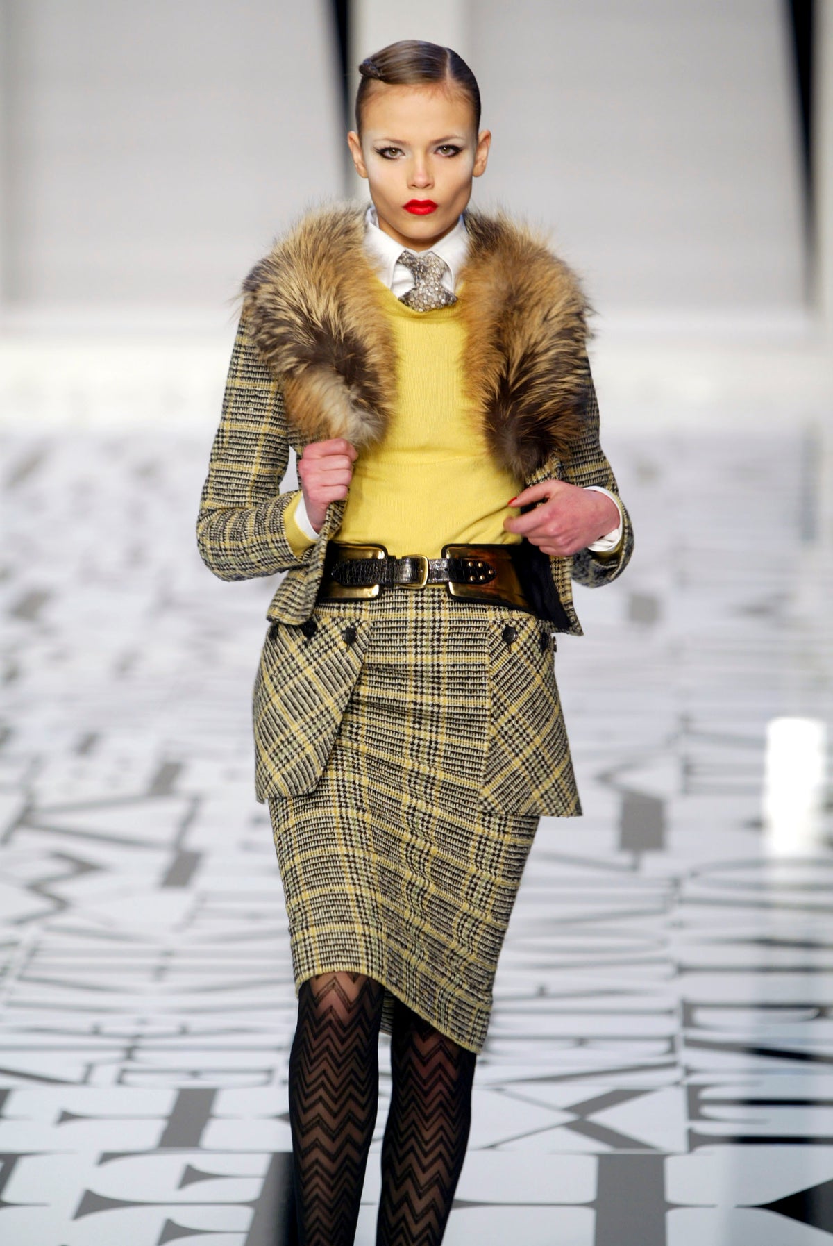 Valentino fall 2004 fur collar plaid jacket and skirt set